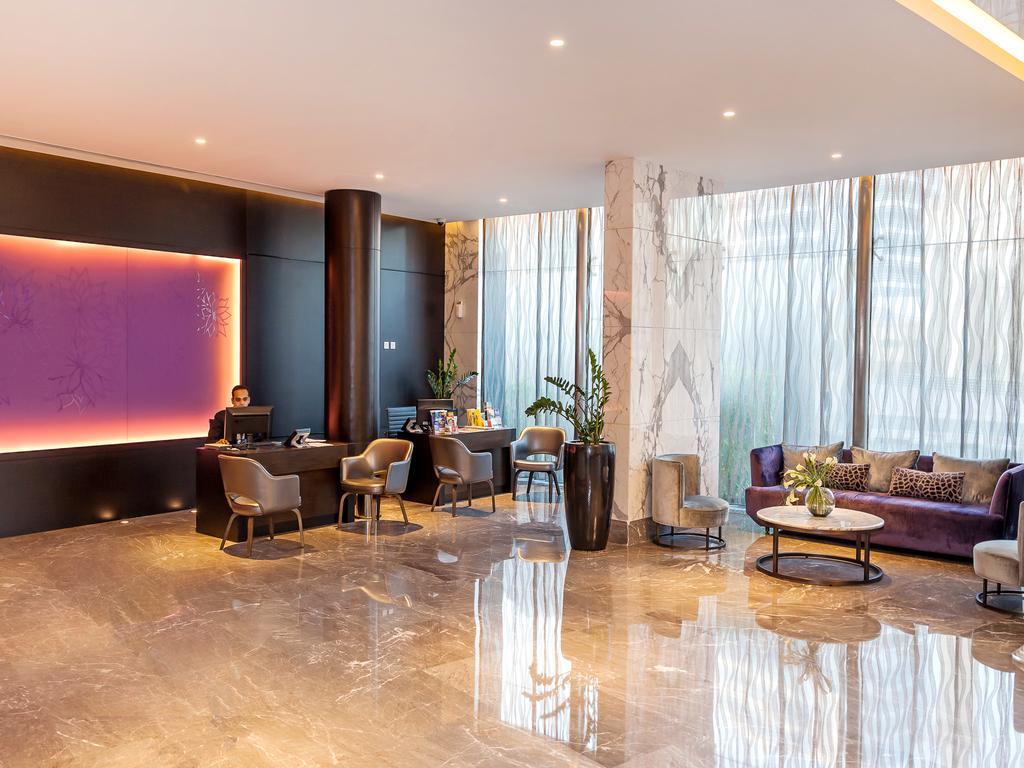 Flora Park Deluxe Hotel Apartments Dubai Bagian luar foto