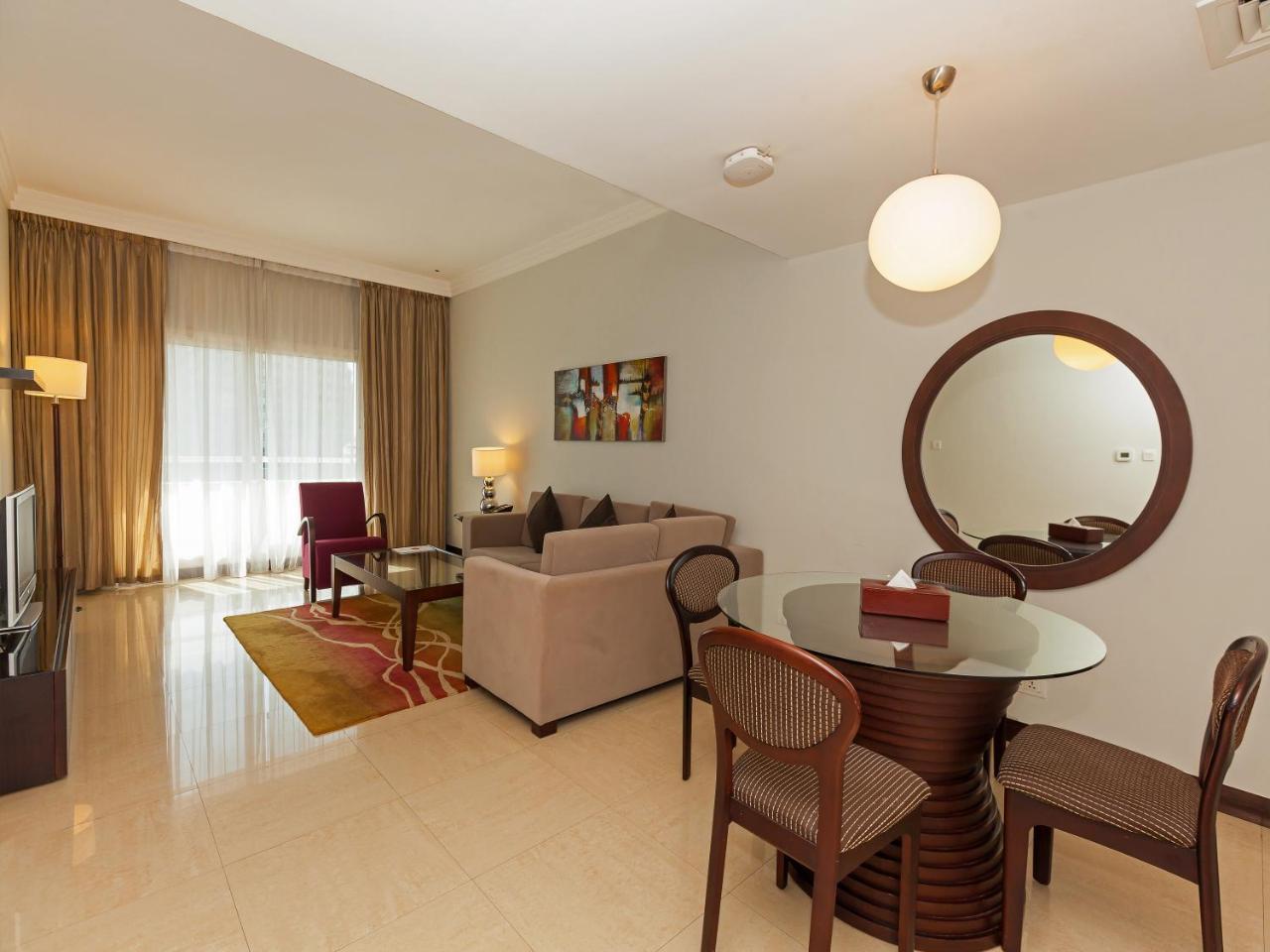 Flora Park Deluxe Hotel Apartments Dubai Bagian luar foto