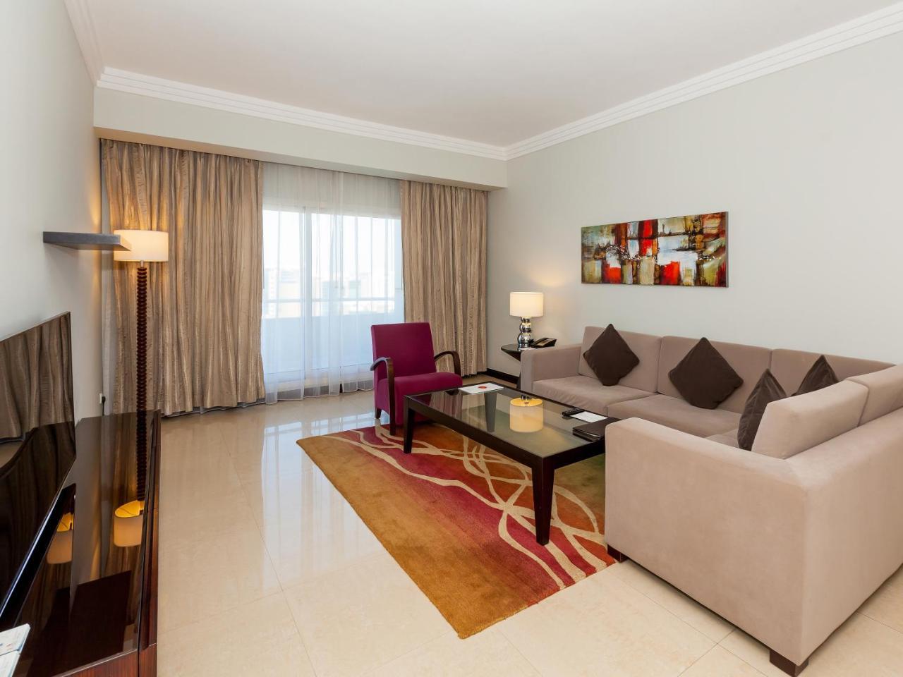 Flora Park Deluxe Hotel Apartments Dubai Bagian luar foto