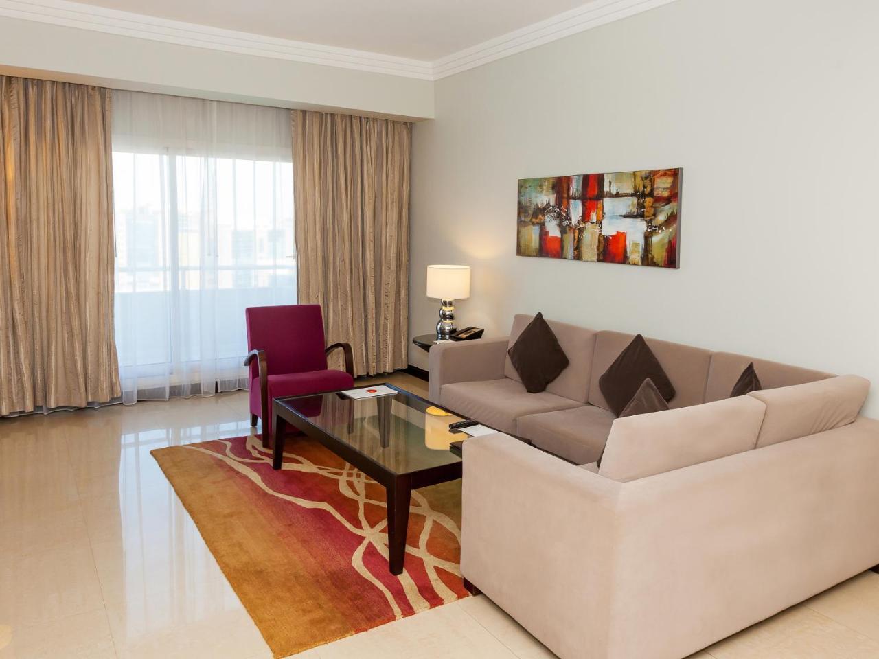 Flora Park Deluxe Hotel Apartments Dubai Bagian luar foto