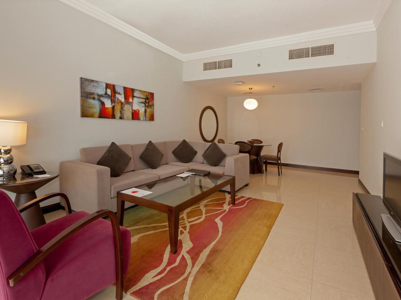 Flora Park Deluxe Hotel Apartments Dubai Bagian luar foto